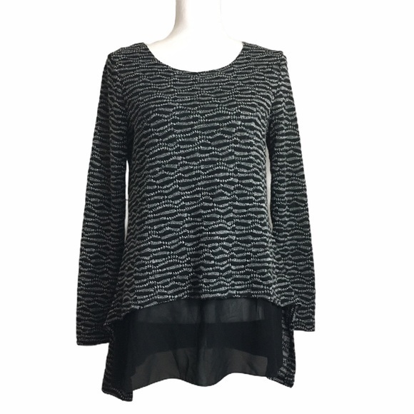 Papillon long sleeve knit layered hem top. Small - Picture 1 of 10